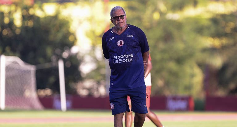 Hélio dos Anjos, 67, diz que técnicos brasileiros enfrentam etarismo nos clubes - Imagem do artigo original