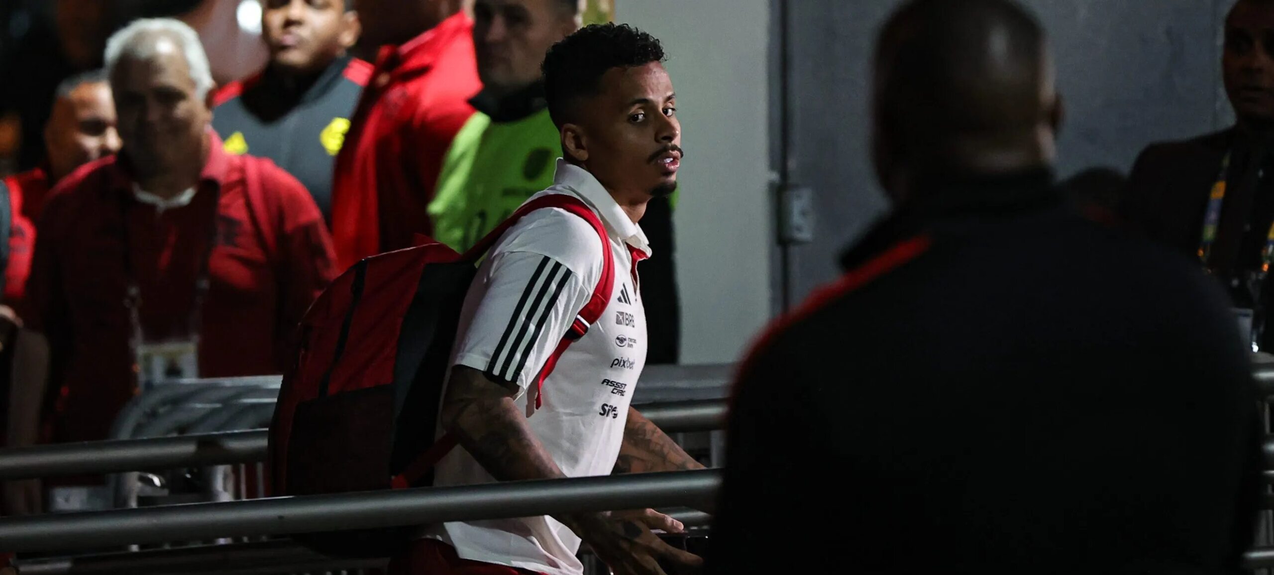 Negociação entre Flamengo e São Paulo trava e mantém Allan no clube carioca - Imagem do artigo original