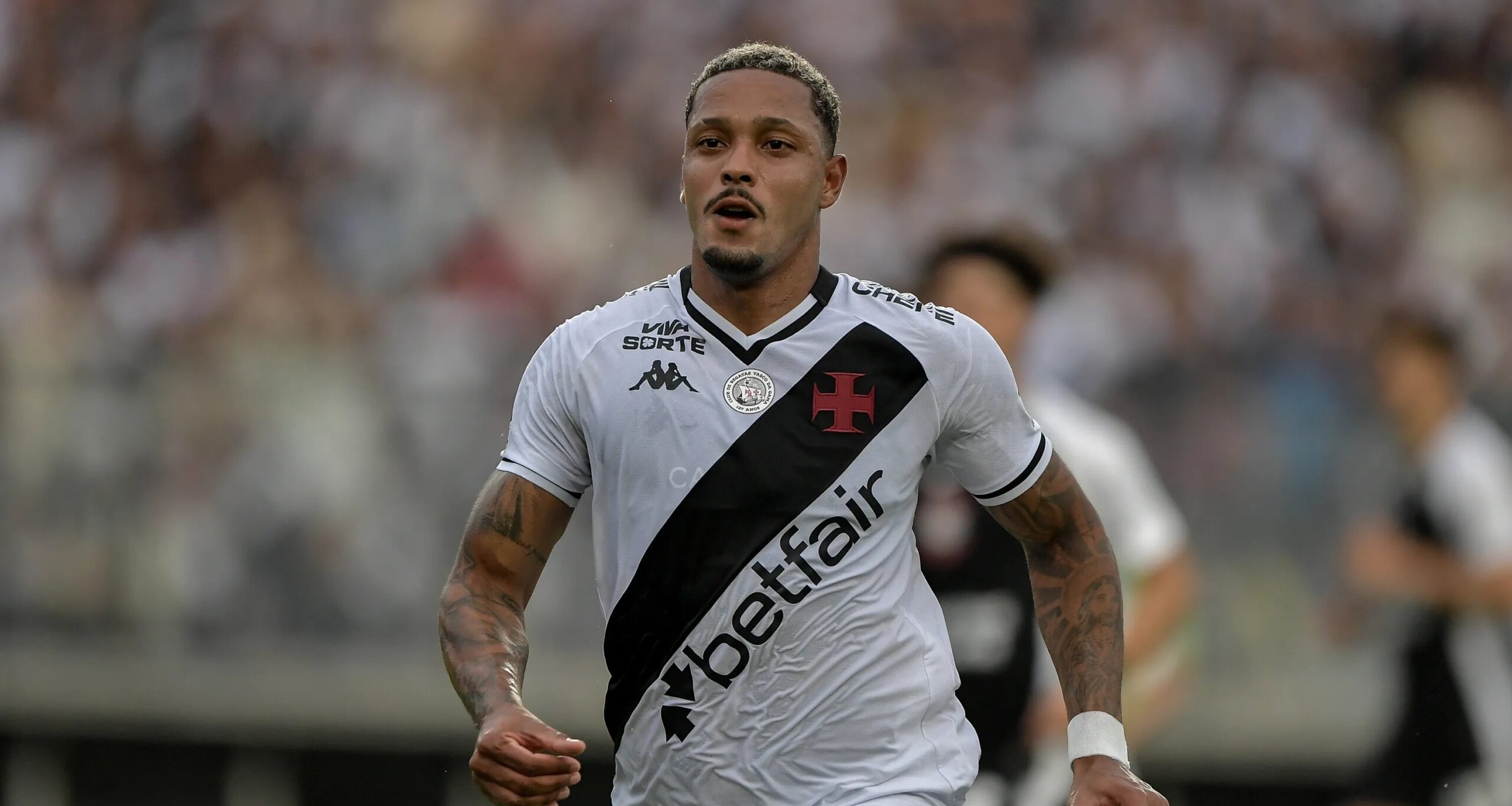 Possíveis saídas de Vegetti e David podem reduzir folha salarial do Vasco em até R$ 1,5 milhão - Imagem do artigo original