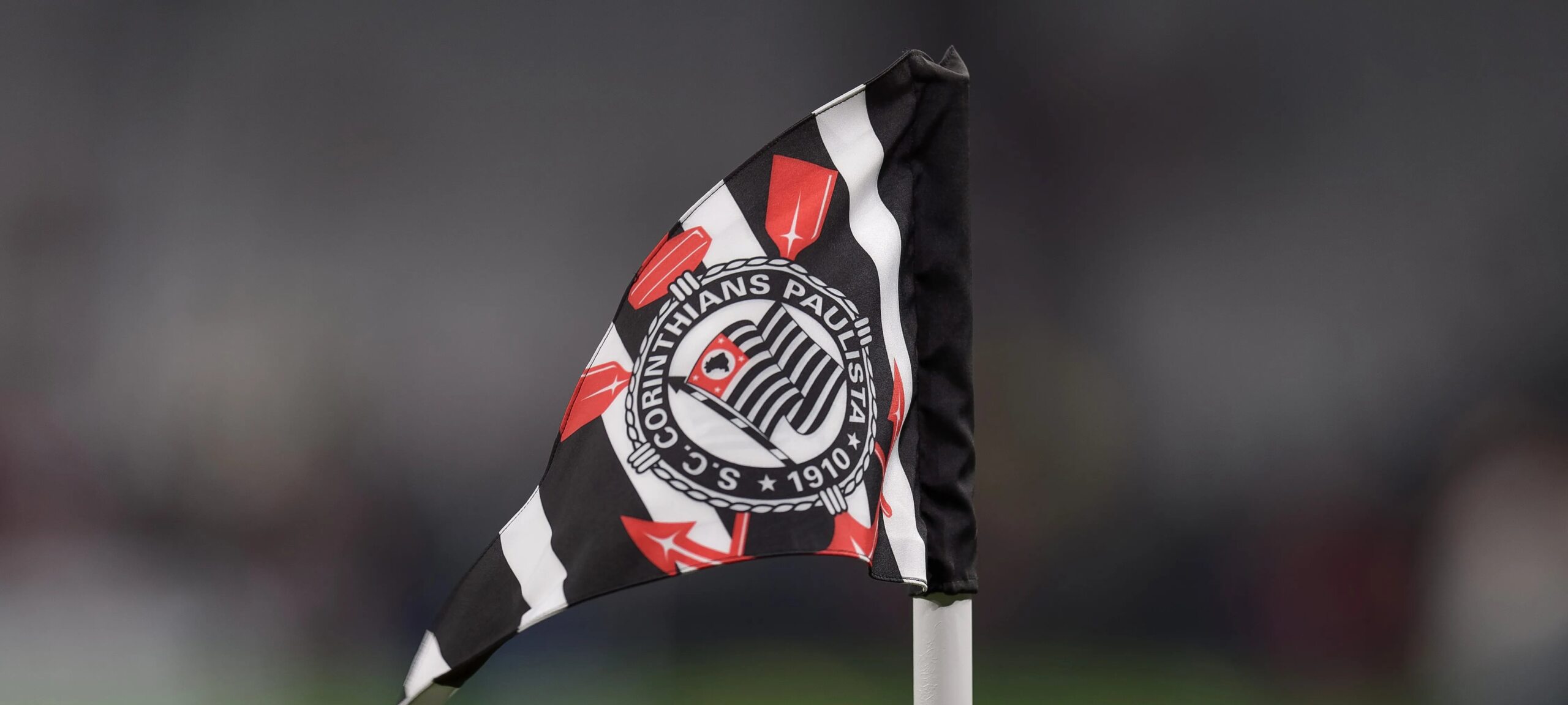 Corinthians só libera Cacá ao Athletico-PR mediante venda definitiva - Imagem do artigo original
