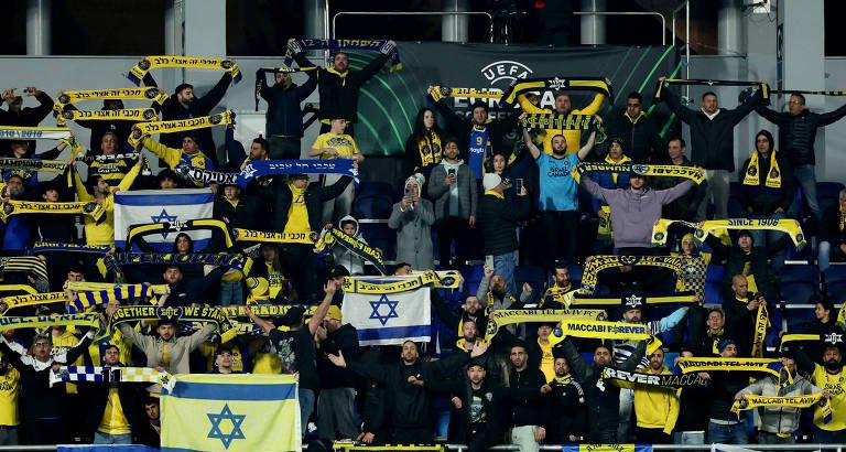 Chefe da polícia britânica atribui a chatbot de IA falha que impediu torcedores israelenses de assistir a jogo do Aston Villa - Imagem do artigo original