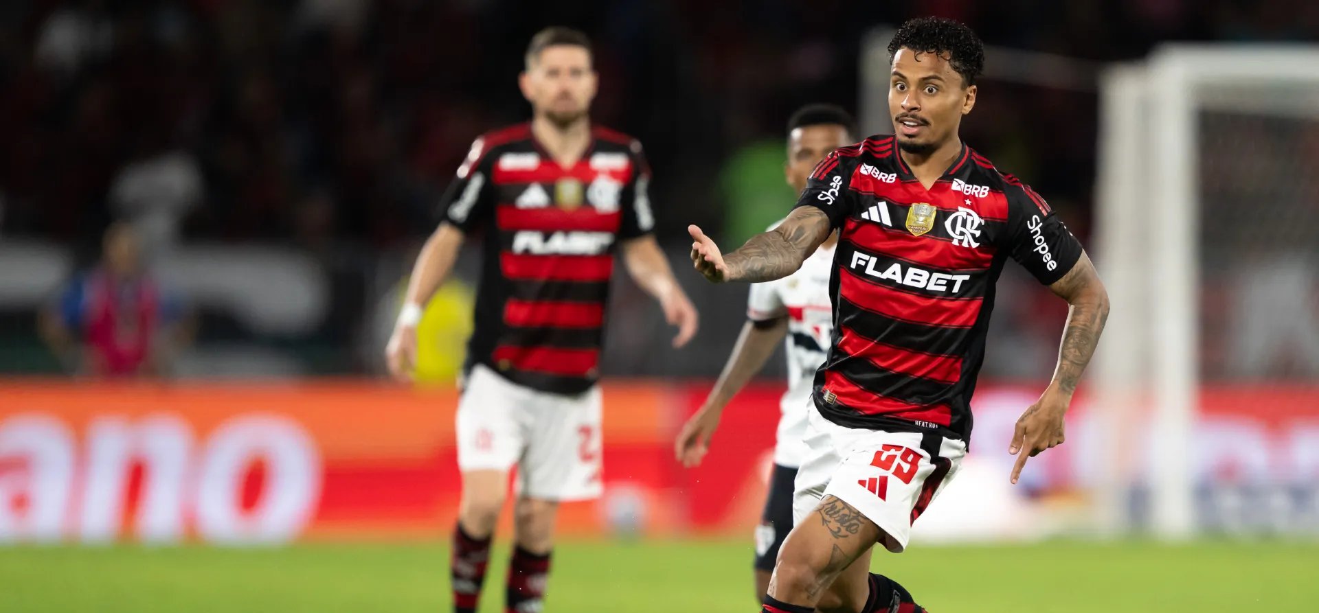 Flamengo interrompe conversas e prolonga disputa de Corinthians e São Paulo por Allan - Imagem do artigo original