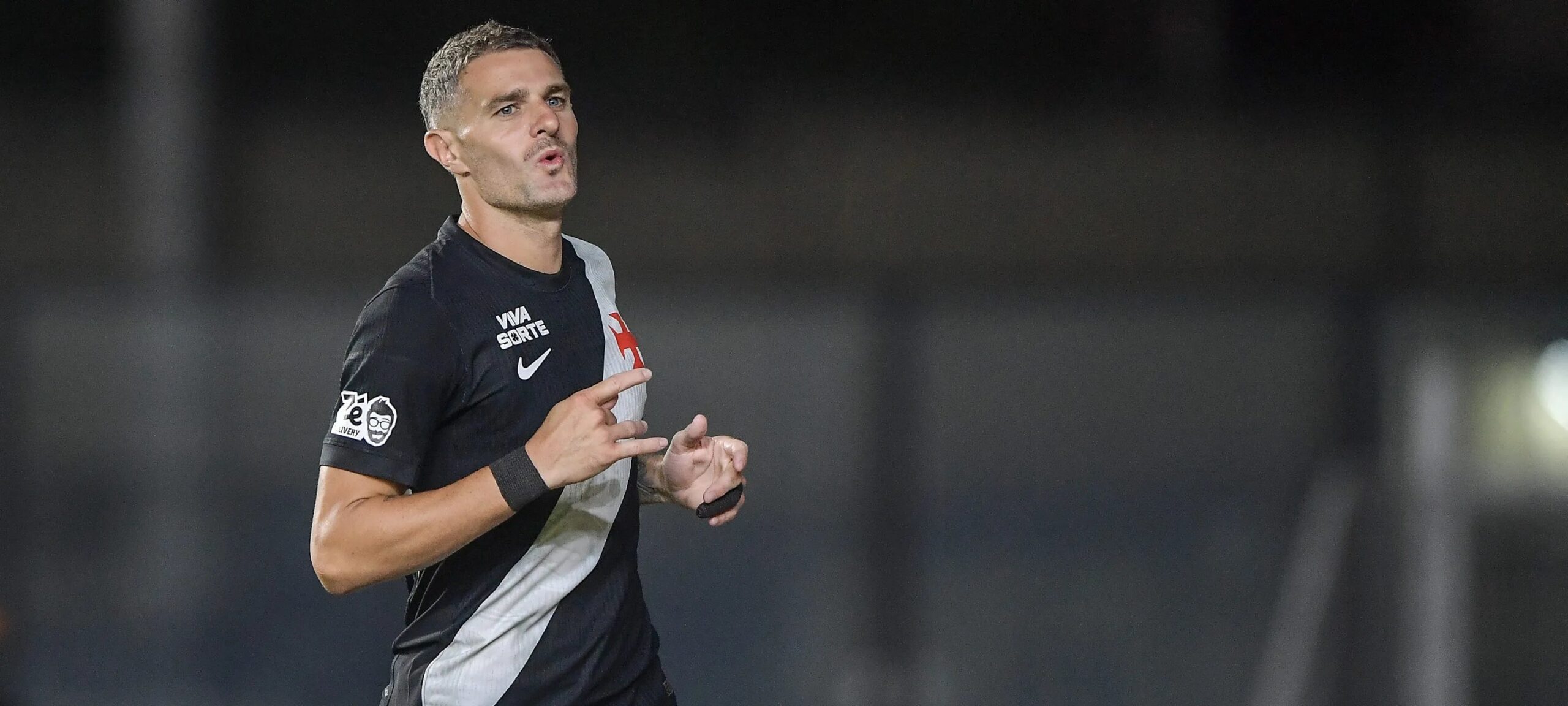 Torcida vascaína reage de forma dividida à transferência de Vegetti para o Cerro Porteño - Imagem do artigo original