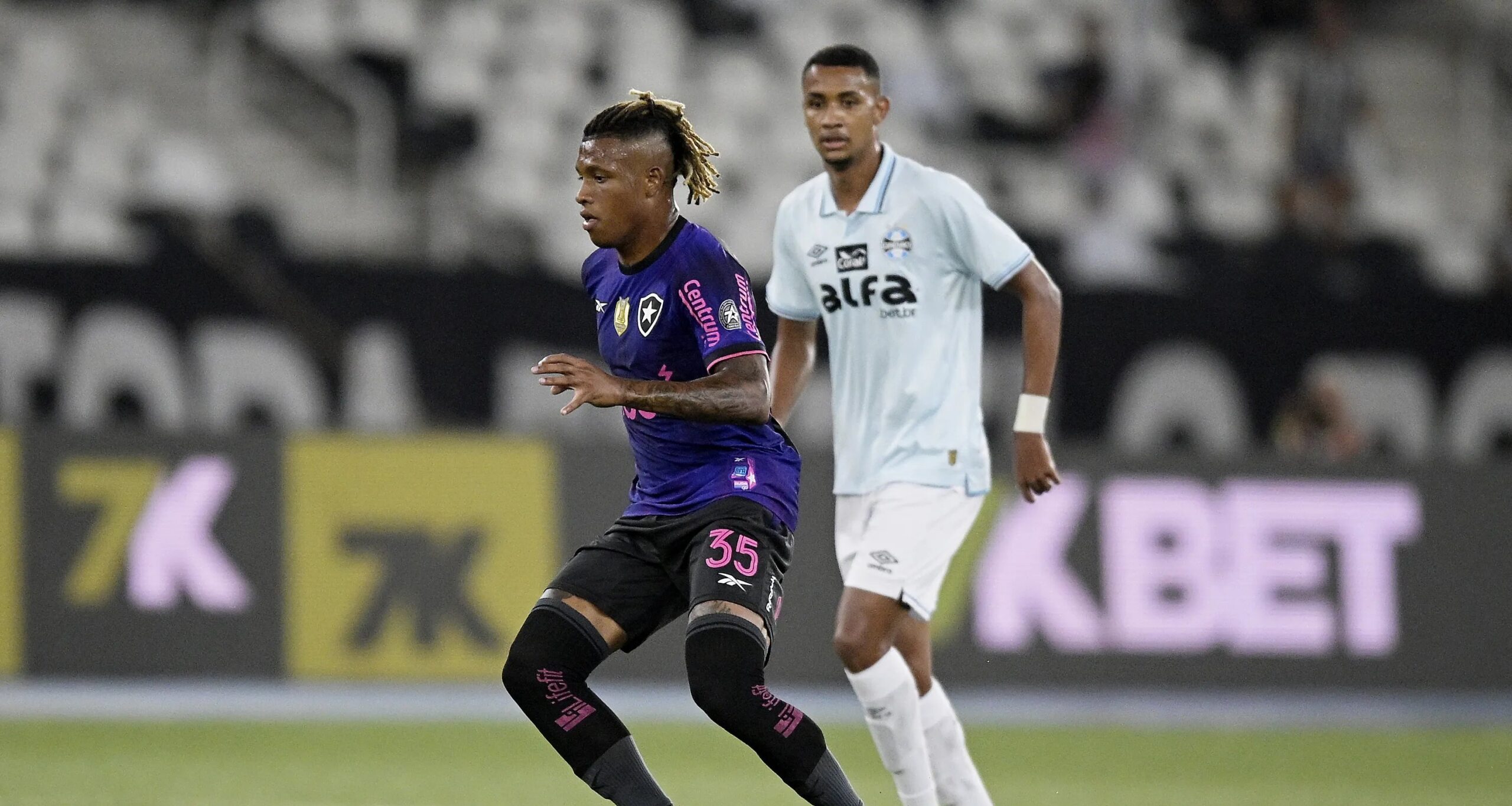 Zenit sonda Danilo para substituir Gerson após venda recorde ao Cruzeiro, mas atleta prefere ficar no Botafogo - Imagem do artigo original