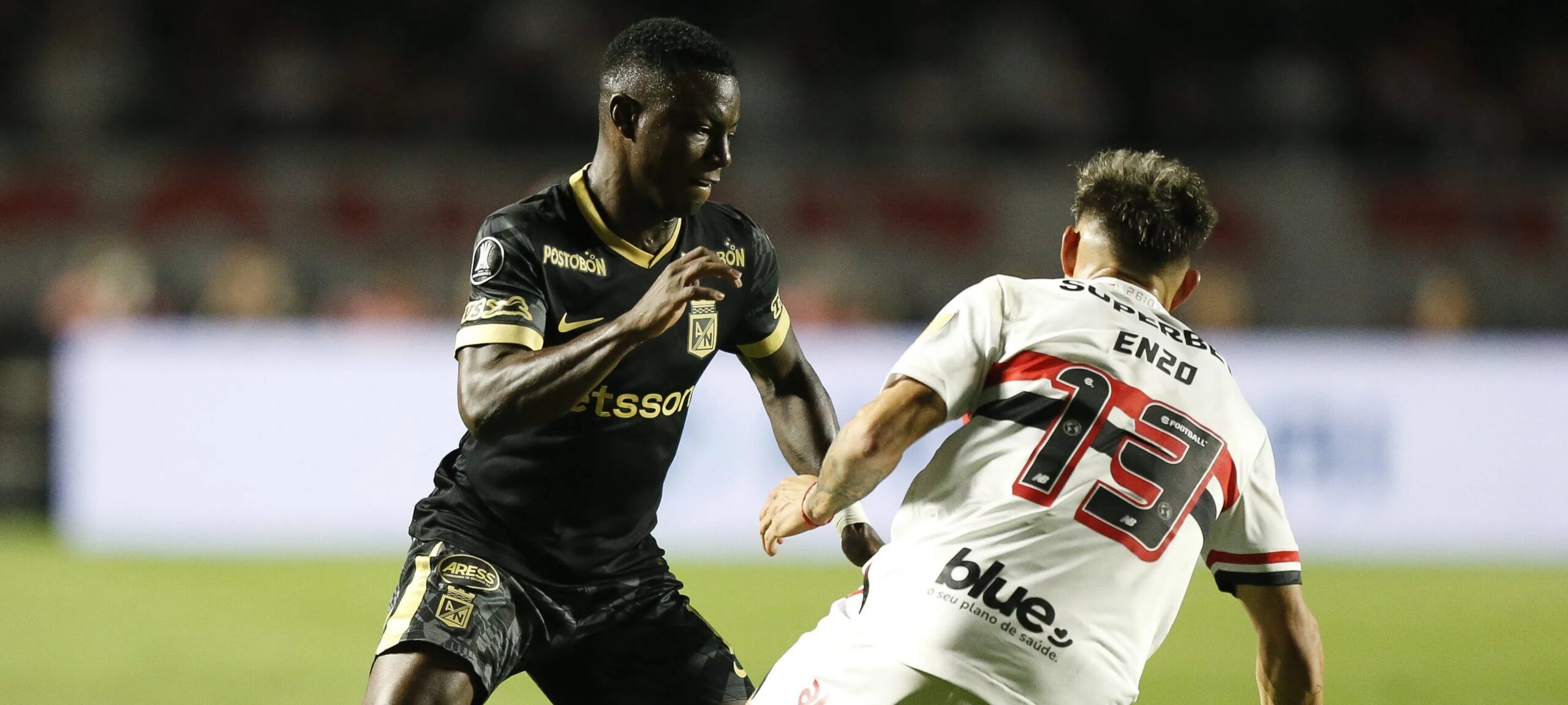 Torcida aprova avanço do Vasco por Marino Hinestroza, atacante colombiano de 23 anos - Imagem do artigo original