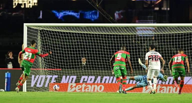 Portuguesa vence São Paulo em noite de renúncia presidencial e operação policial - Imagem do artigo original