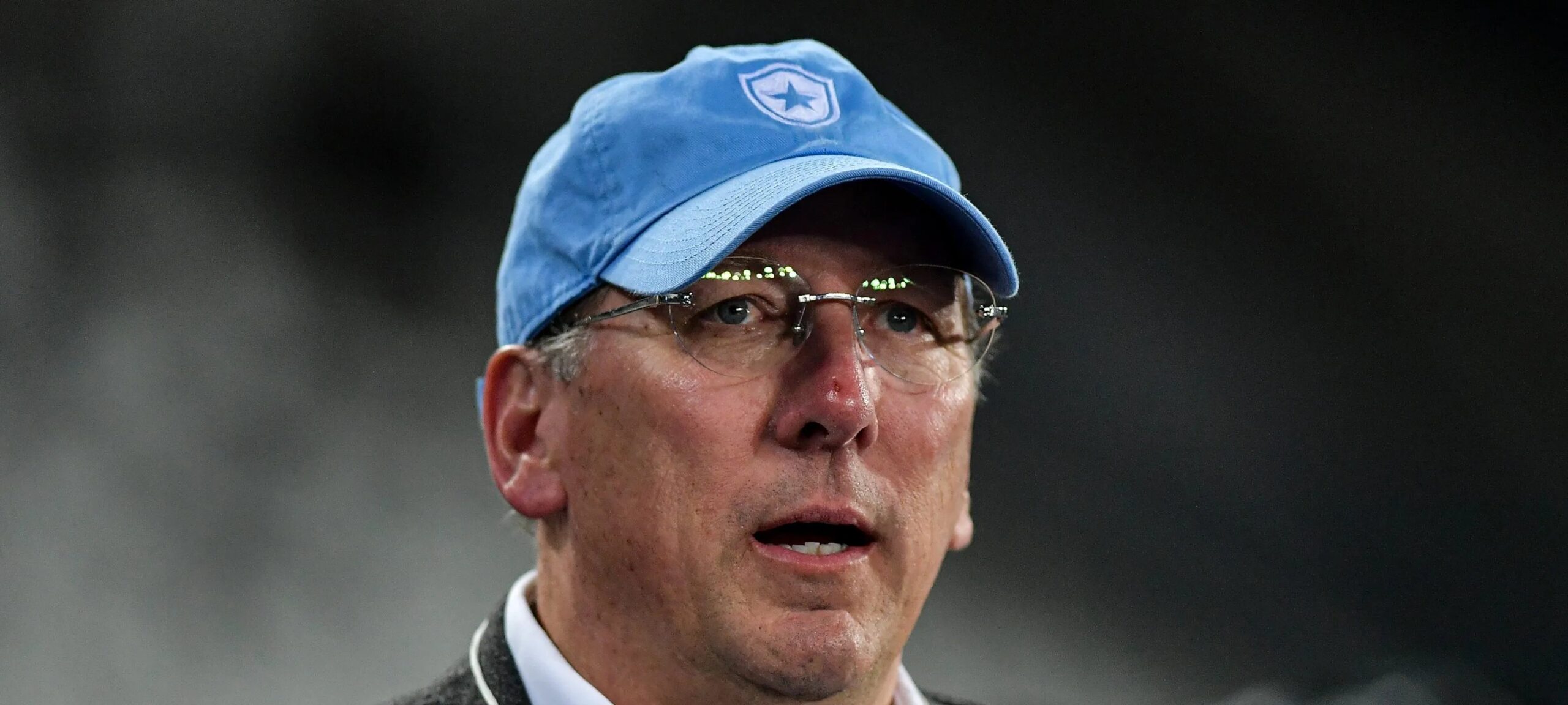 Torcidas organizadas do Botafogo convocam protesto contra John Textor antes de jogo pelo Carioca - Imagem do artigo original