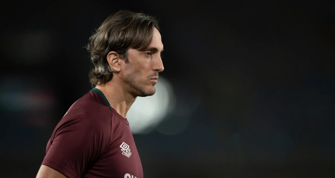 Sem aval médico, Zubeldía acompanha Fla-Flu de casa - Imagem do artigo original