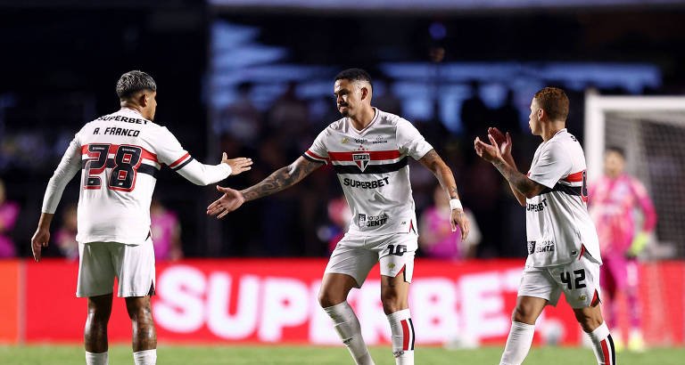 São Paulo vira sobre Flamengo e estreia com vitória no Brasileiro - Imagem do artigo original