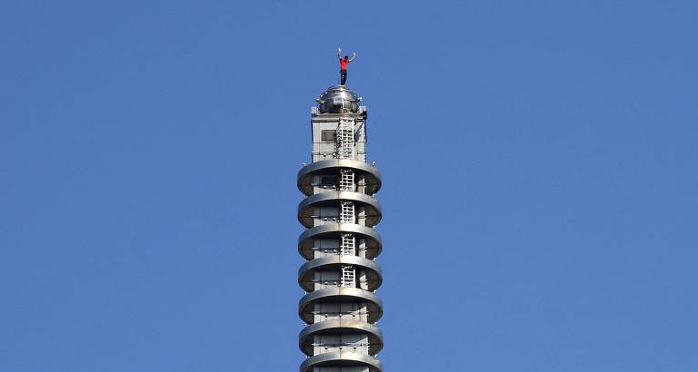 Alex Honnold escala Taipei 101 sem cordas em transmissão ao vivo de 508 m - Imagem do artigo original