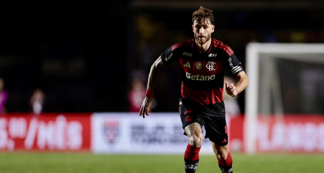 Léo Pereira afirma que árbitro reconheceu contato em lance polêmico no MorumBis - Imagem do artigo original