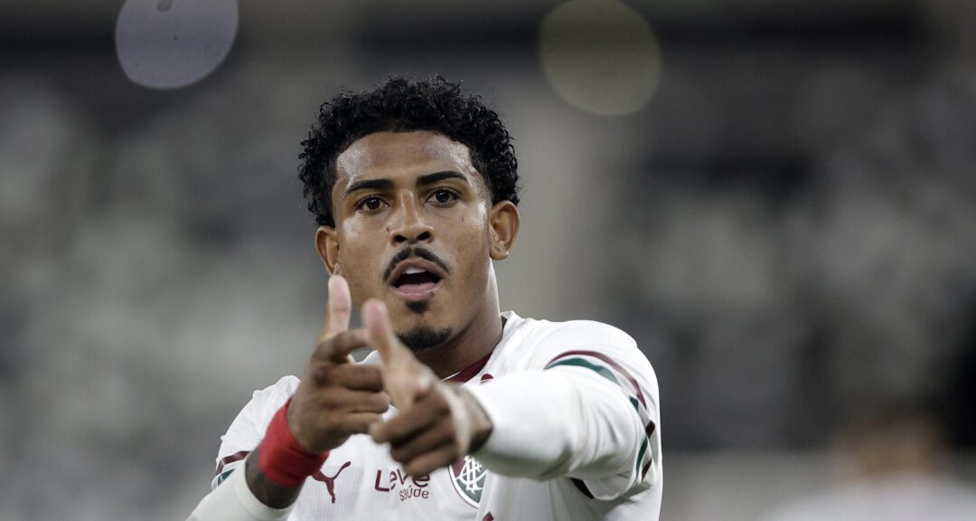 Chuva forte alaga gramado e paralisa Botafogo x Fluminense pelo Carioca - Imagem do artigo original