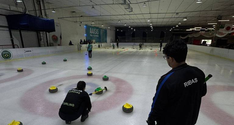 Com apenas uma pista oficial, curling avança lentamente no Brasil - Imagem do artigo original