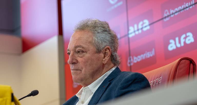 STJD suspende Abel Braga por cinco jogos após declaração homofóbica - Imagem do artigo original