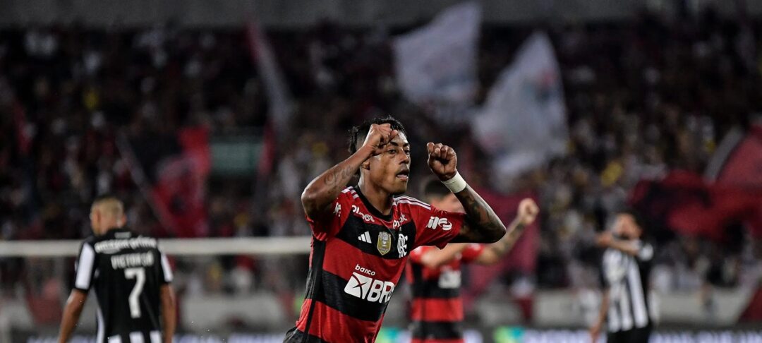 Botafogo reencontra Bruno Henrique, segundo maior algoz do atacante em clássicos pelo Flamengo - Imagem do artigo original