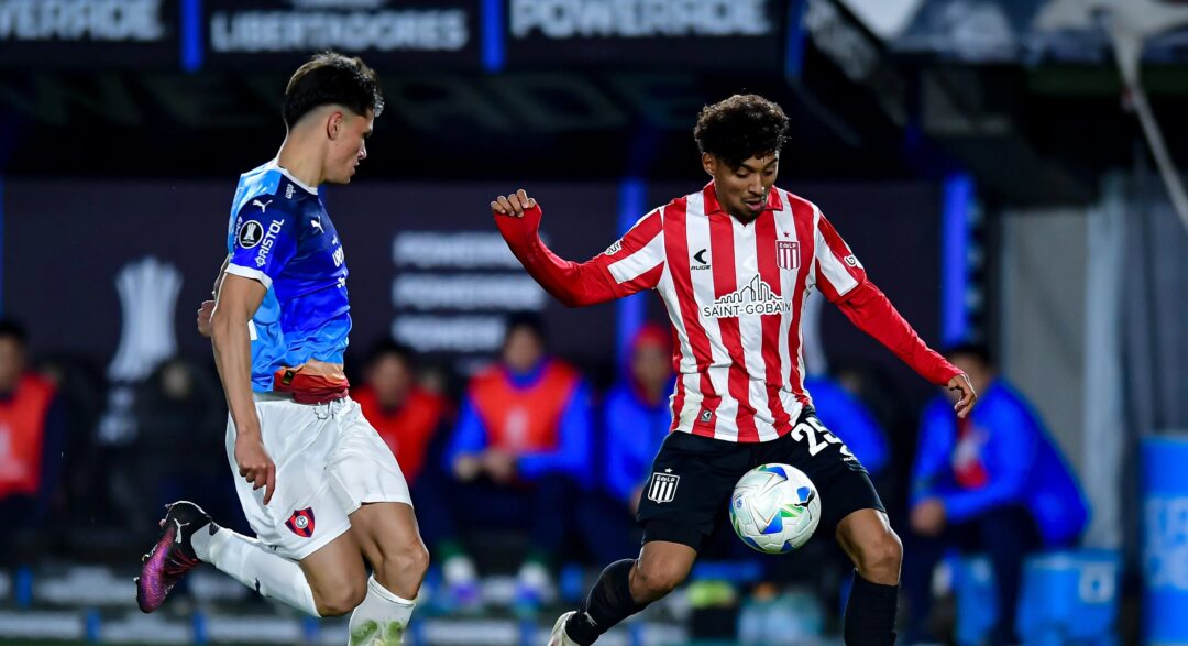 Clássico diante do Gimnasia pode ser a última partida de Cristian Medina pelo Estudiantes antes de acerto com o Botafogo - Imagem do artigo original