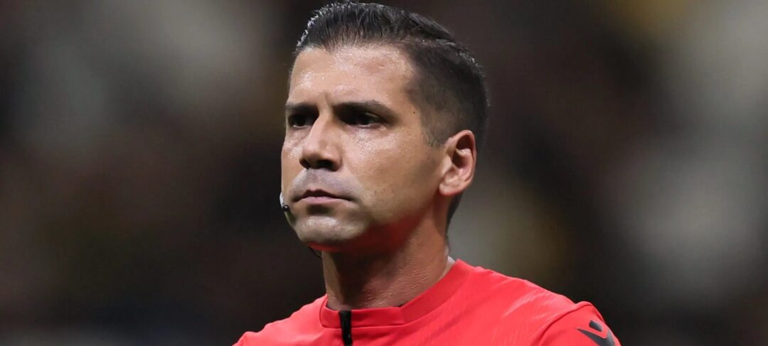 Ex-árbitro aponta erro de Bruno Arleu ao validar gol de Paquetá em Botafogo x Flamengo - Imagem do artigo original