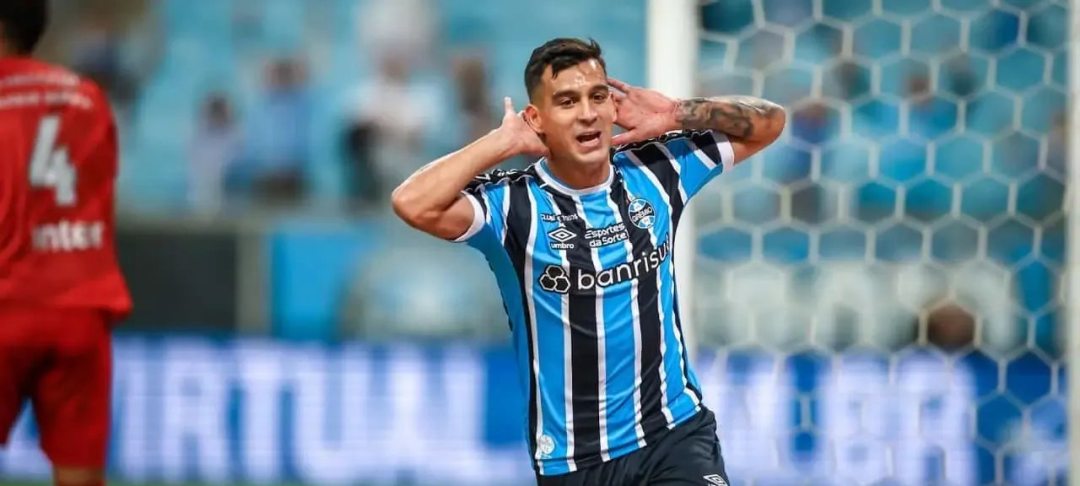Grêmio tenta incluir quatro atletas em troca por Paulo Henrique, mas Vasco faz contraproposta em dinheiro - Imagem do artigo original