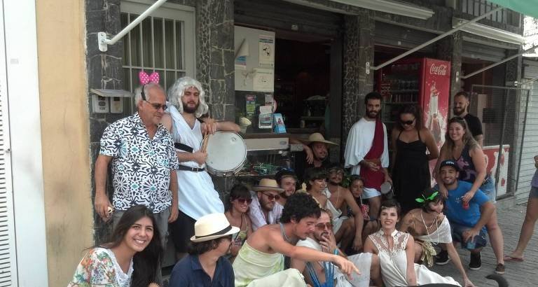 Bloco Quem Tem Boca Vaia Roma resiste à gigantesca estrutura do Carnaval paulistano - Imagem do artigo original