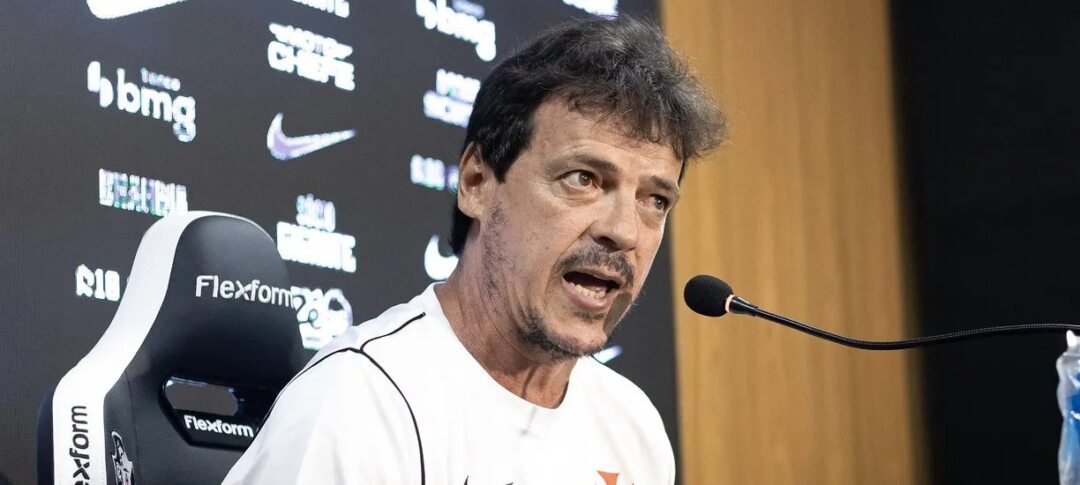 Presidente Pedrinho e diretor Felipe sustentam Fernando Diniz no Vasco apesar de pressão interna - Imagem do artigo original