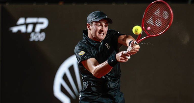 João Fonseca derrota Thiago Monteiro e avança às oitavas no Rio Open - Imagem do artigo original