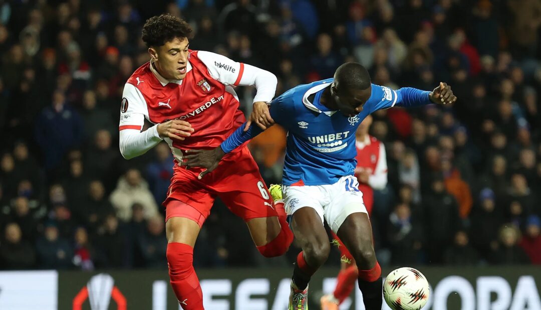 Botafogo negocia empréstimo de Vítor Carvalho e enfrenta resistência do Braga - Imagem do artigo original