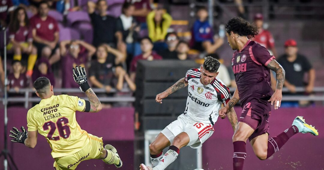 Filipe Luís avalia alterações no Flamengo para reverter desvantagem diante do Lanús na Recopa - Imagem do artigo original