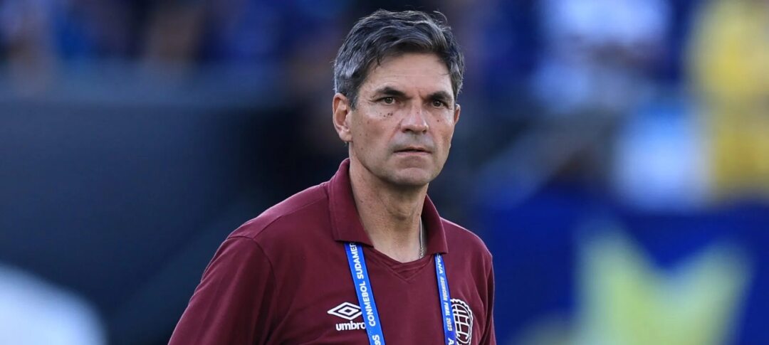 Filipe Luís e Mauricio Pellegrino podem se tornar os primeiros campeões da Recopa como jogadores e técnicos - Imagem do artigo original