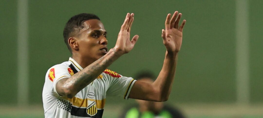 Botafogo sai na frente do Corinthians na disputa pelo zagueiro Dantas, destaque do Paulistão - Imagem do artigo original