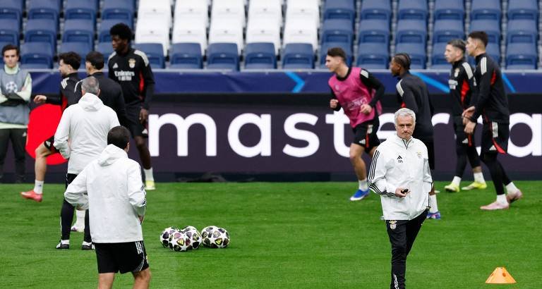 Mourinho afirma que não escalará Prestianni se racismo for comprovado - Imagem do artigo original