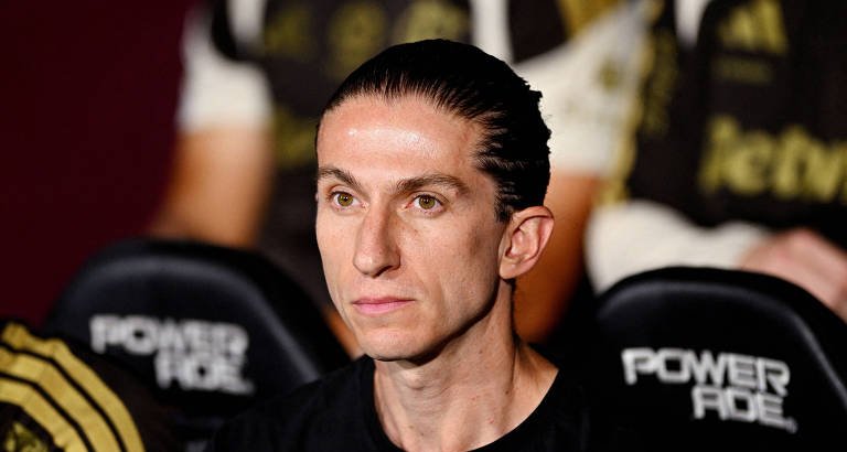 Após saída de Filipe Luís, Brasileirão 2026 atinge quatro demissões de técnicos em quatro rodadas - Imagem do artigo original