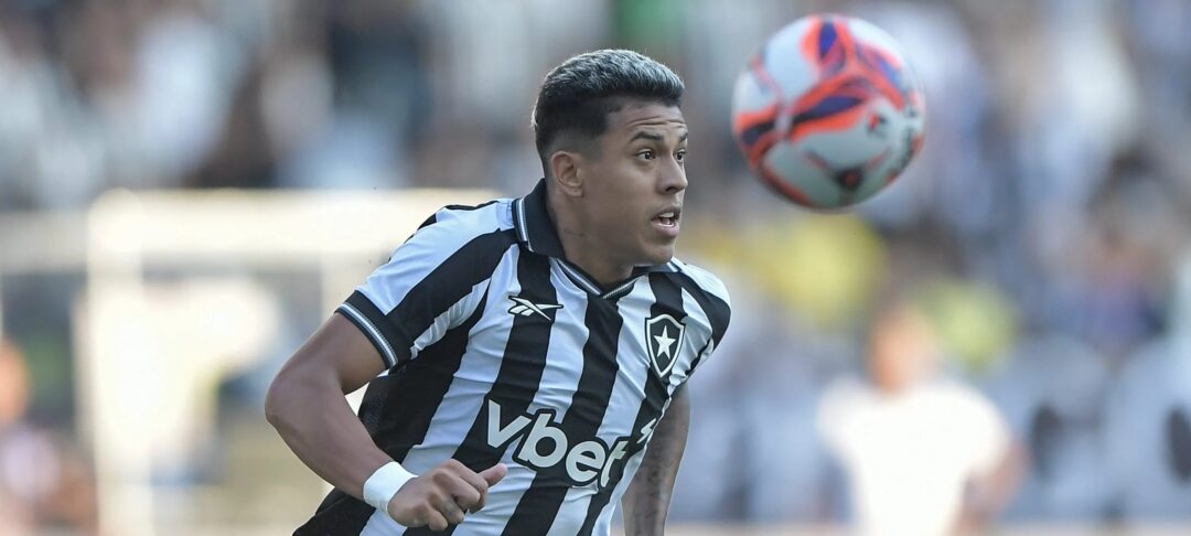 Matheus Martins celebra empate e vantagem do Botafogo na Pré-Libertadores - Imagem do artigo original