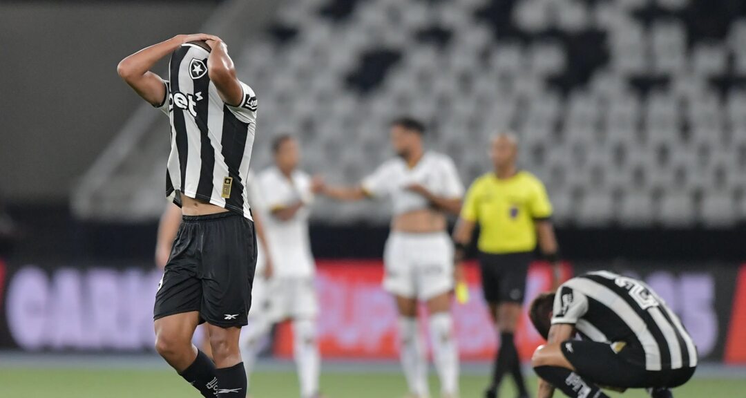 Huguinho volta ao Botafogo após empréstimo e é cotado para ganhar espaço em 2026 - Imagem do artigo original