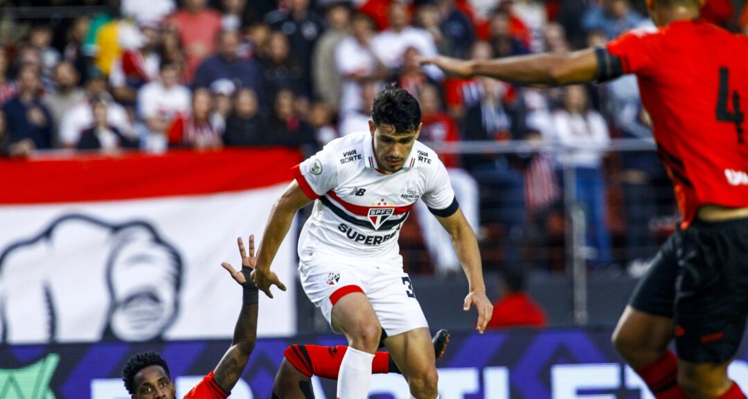 Moreira impressiona em avaliações físicas e volta a ser opção para Crespo no São Paulo - Imagem do artigo original