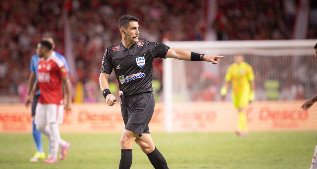 Áudios do VAR expõem bastidores da arbitragem na final Gre-Nal pelo Gauchão - Imagem do artigo original