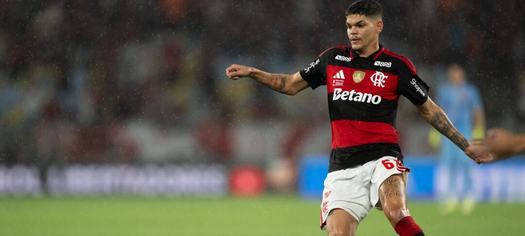 Ayrton Lucas pede desculpas à torcida do Flamengo após falha decisiva na Recopa - Imagem do artigo original