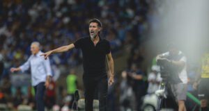 Domínguez exalta entrega e solidez defensiva na vitória do Atlético sobre o Internacional - Imagem do artigo original