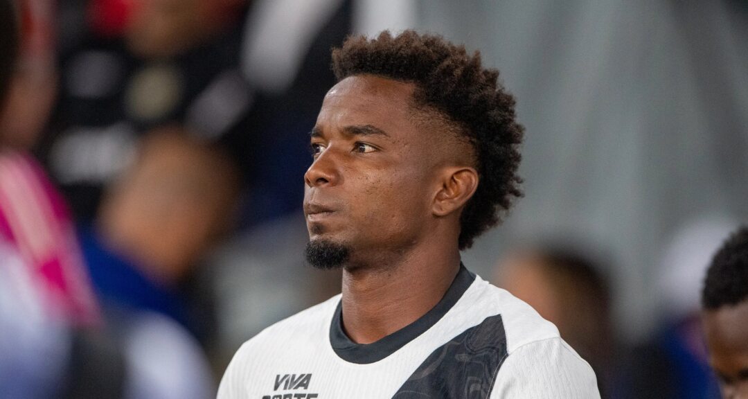 Renato Gaúcho remove braçadeira de Léo Jardim e define Thiago Mendes como capitão do Vasco - Imagem do artigo original