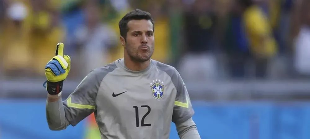 Júlio César elogia fase de Fábio e vê goleiro do Fluminense no radar de Ancelotti para a Copa - Imagem do artigo original