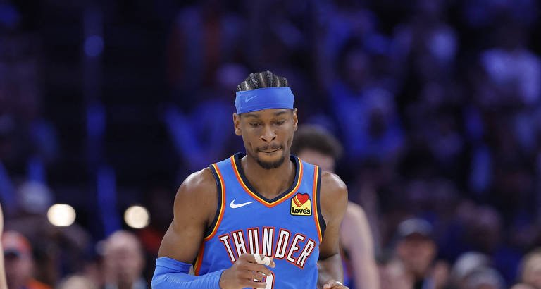 Gilgeous-Alexander supera marca de Chamberlain e chega a 127 partidas seguidas com ao menos 20 pontos - Imagem do artigo original