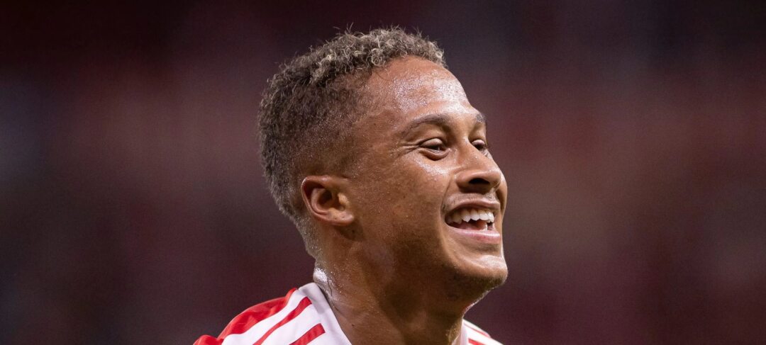 Internacional prorroga vínculo de Vitinho até 2030 e impõe multa de R$ 481 milhões - Imagem do artigo original