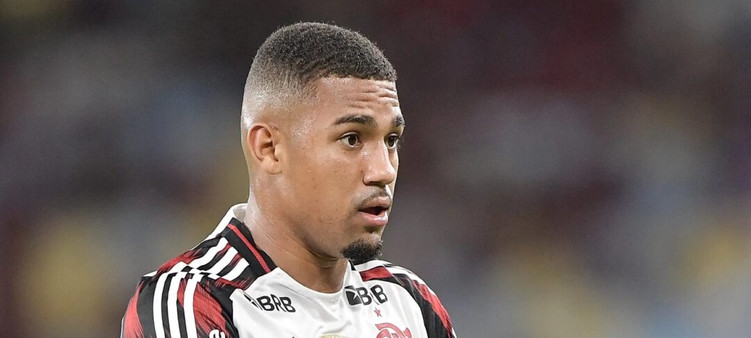 Benfica mantém distância de Samuel Lino e negociação segue improvável, diz ESPN - Imagem do artigo original