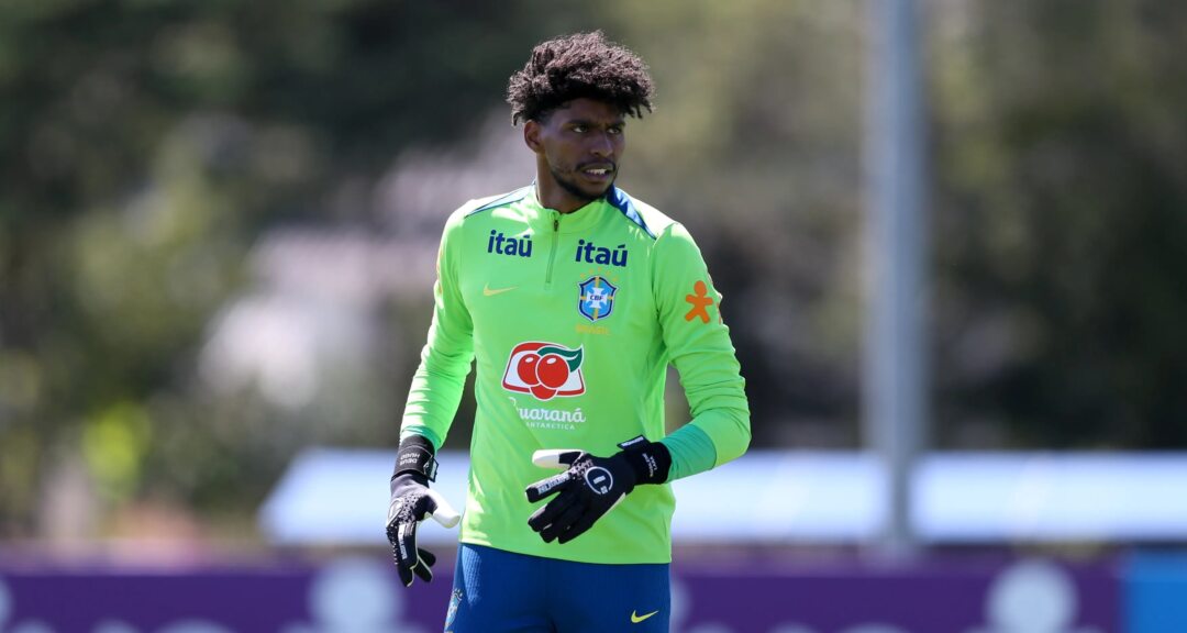 Gabriel Brazão projeta clássico na Vila e destaca disputa com Hugo Souza por vaga na Seleção - Imagem do artigo original