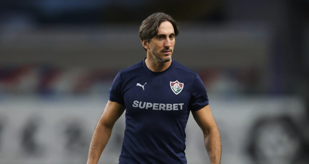 Zubeldía mantém incerteza na zaga do Fluminense para jogo contra o Athletico-PR - Imagem do artigo original