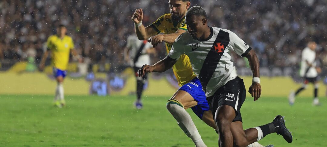 Cuiabano assume a lateral esquerda do Vasco contra o Cruzeiro pelo Brasileirão - Imagem do artigo original