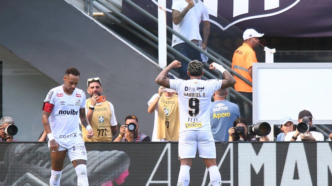 Substituição de Gabigol provoca vaias e protesto contra auxiliar do Santos no empate com o Corinthians - Imagem do artigo original