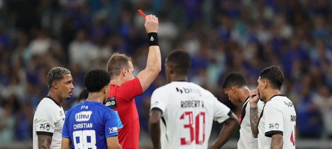 Andrés Gómez critica arbitragem após empate de seis gols entre Vasco e Cruzeiro - Imagem do artigo original