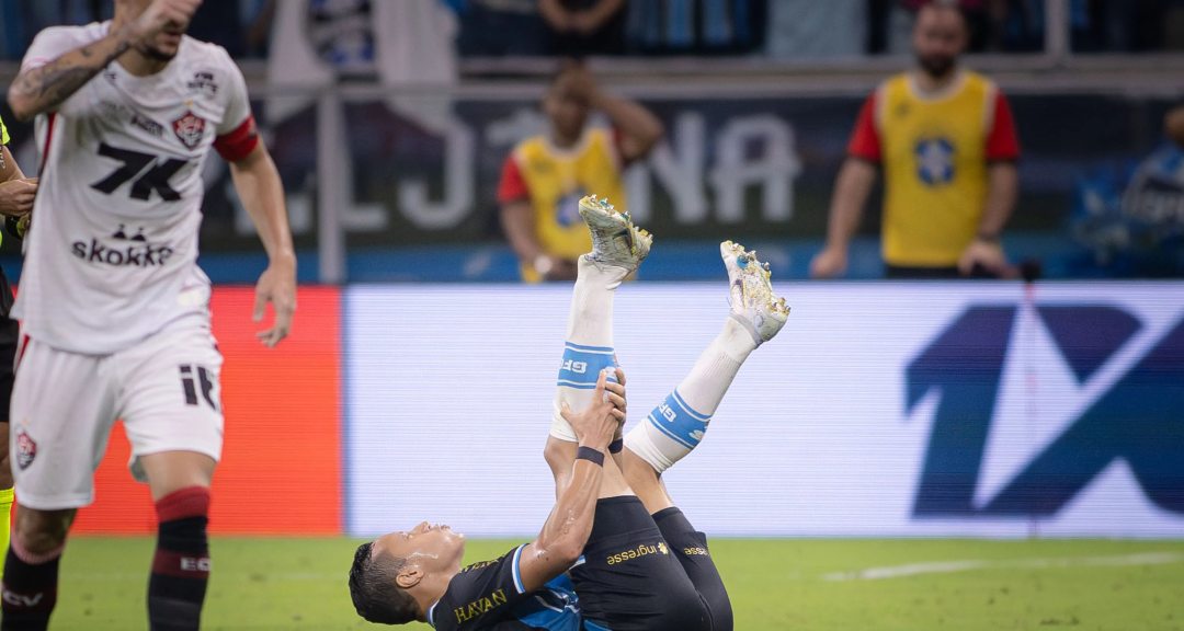 Jair Ventura presta solidariedade a Marlon após fratura no tornozelo em Grêmio x Vitória - Imagem do artigo original