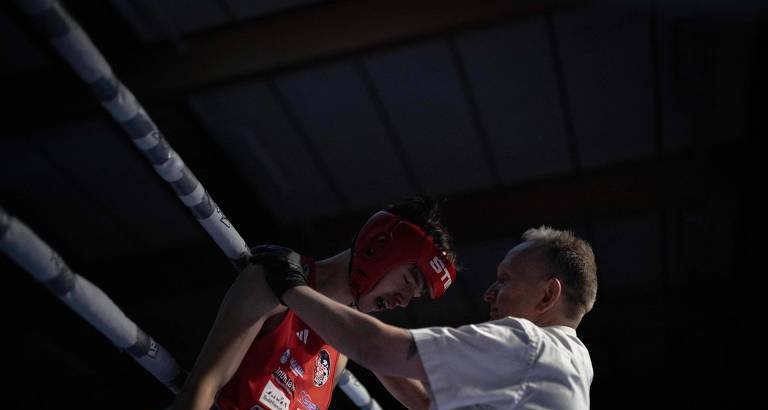 Ringue de boxe vira refúgio para adolescentes da Groenlândia diante de índice recorde de suicídios - Imagem do artigo original