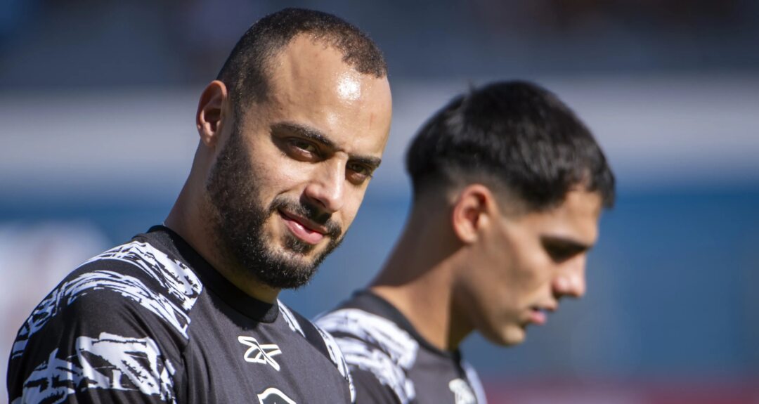 Corinthians avança por empréstimo de Arthur Cabral sem taxa e busca solução para salários - Imagem do artigo original